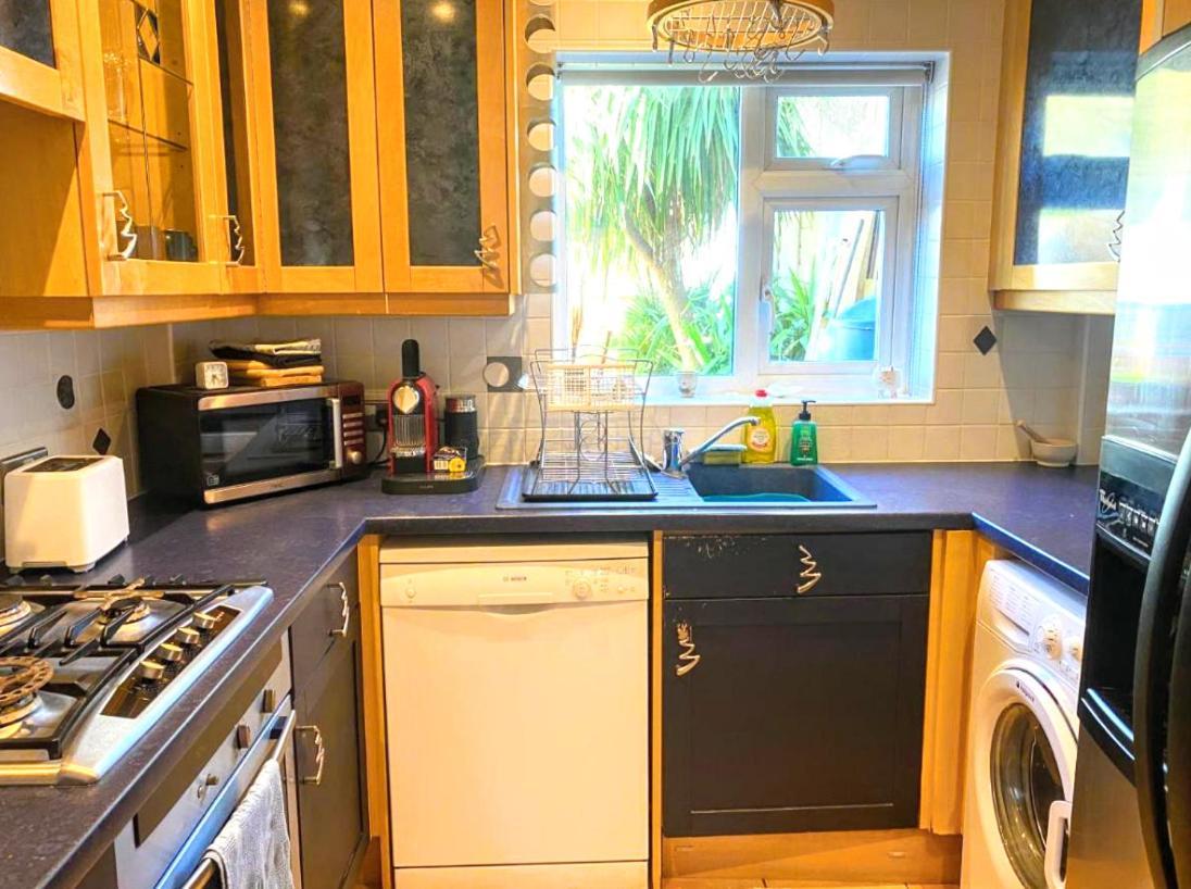 ברייטון Stunning 4Br House With Free Parking - By Innit מראה חיצוני תמונה